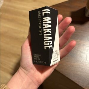 IL MAKIAGE Woke Up Like This Foundation - Black and White